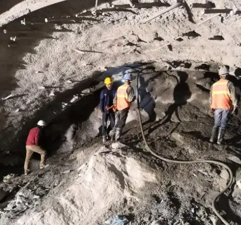 阿坝拱顶带模注浆料的施工流程及注意事项